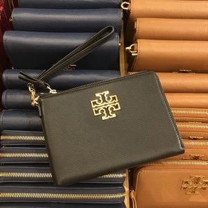 NWT tory burch Britten large pouch wristlet black